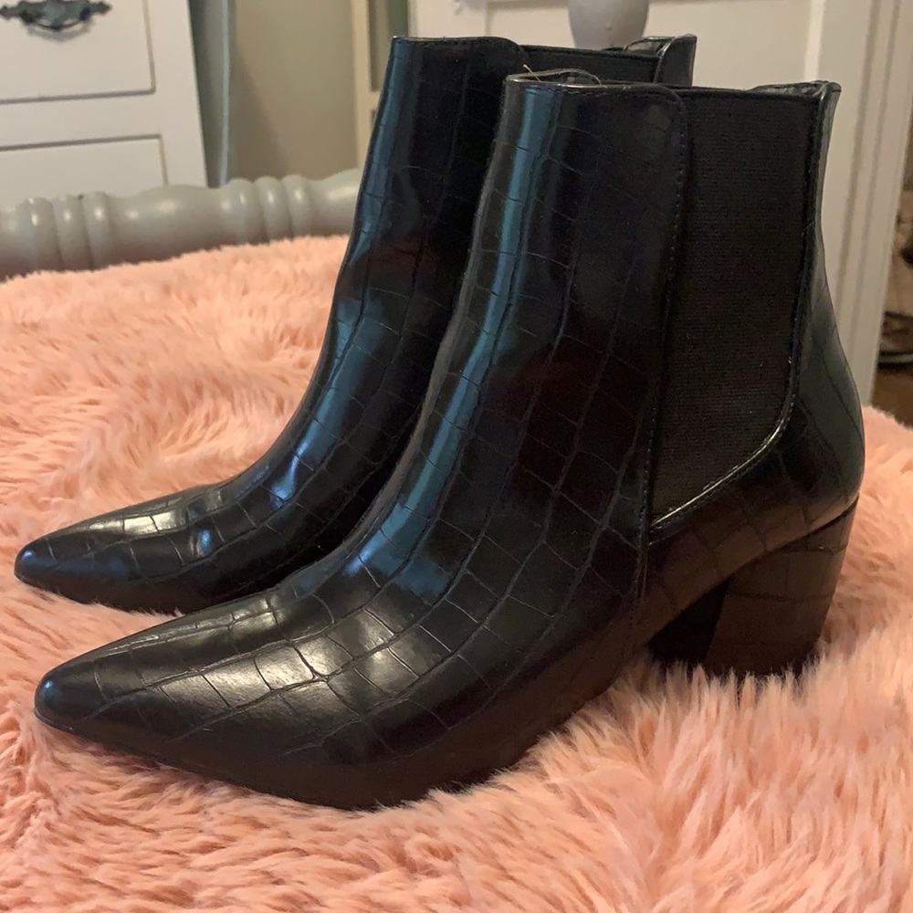 Black boots size 6